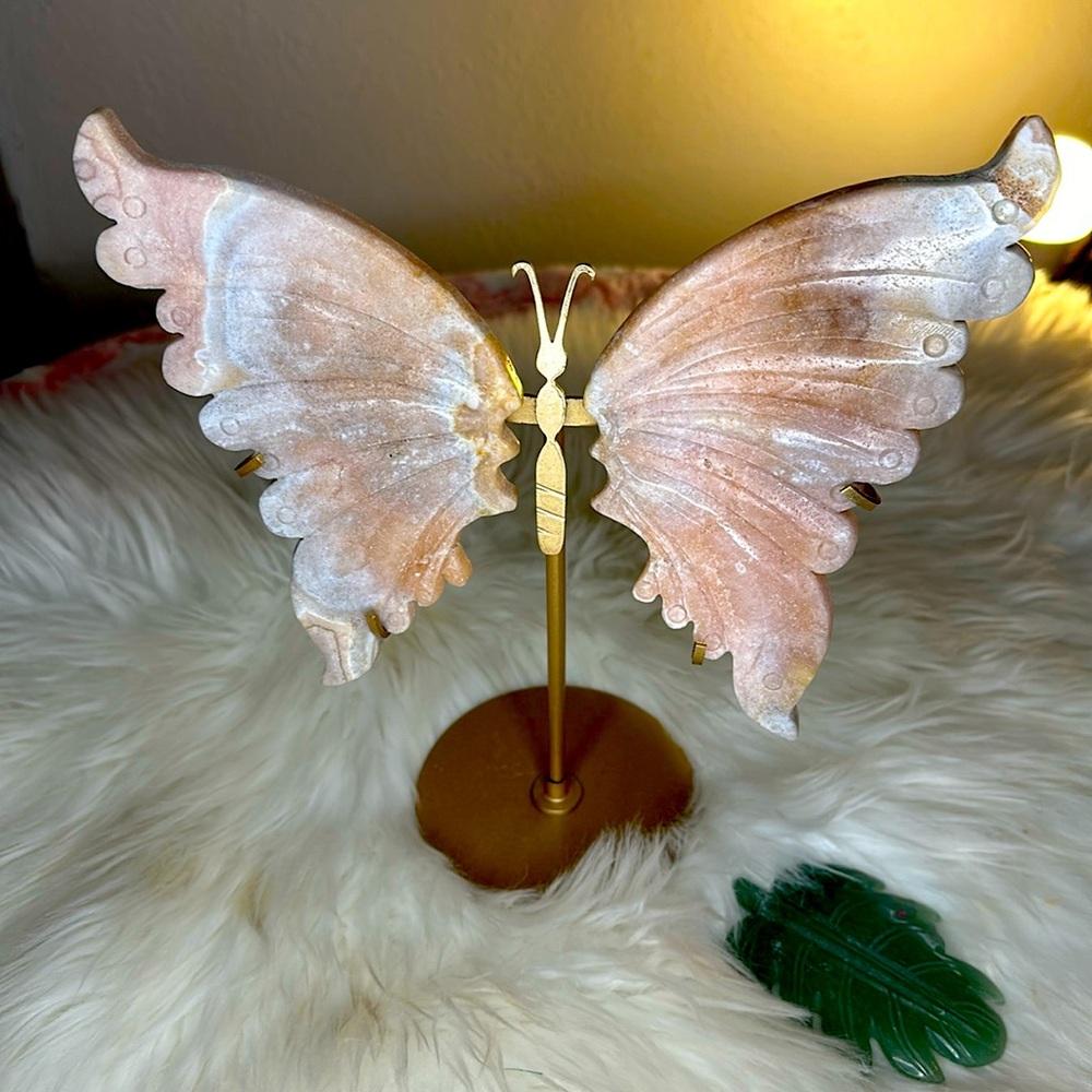 PINK AMETHYST BUTTERFLY 🦋 CARVED WINGS ON GOLD STAND!